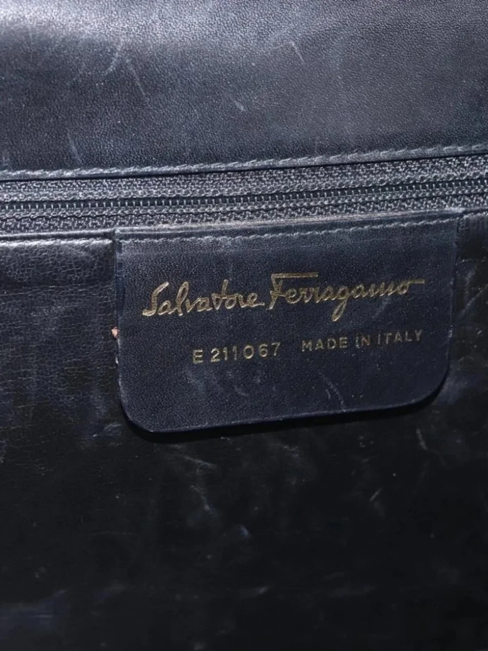 Salvatore Ferragamo Gancini Shoulder Bag Leather Black Gold Auth LNZ598